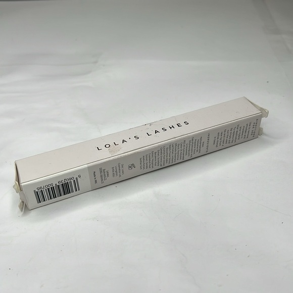 Lola’s Lashes The Finishing Touch-Up Remover Pen for Smudges - Picture 2 of 6